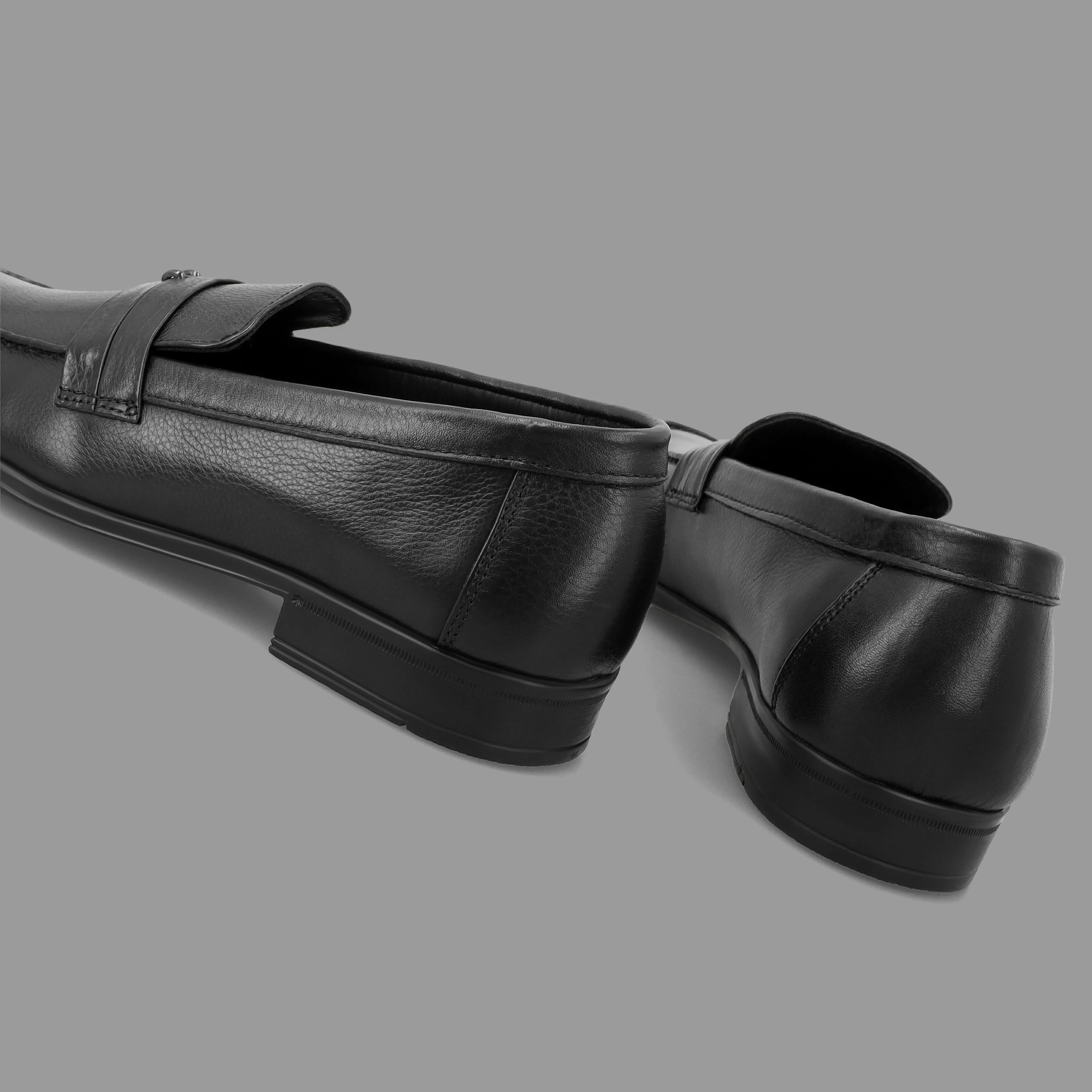 Minimalist Leather Loafers-Black