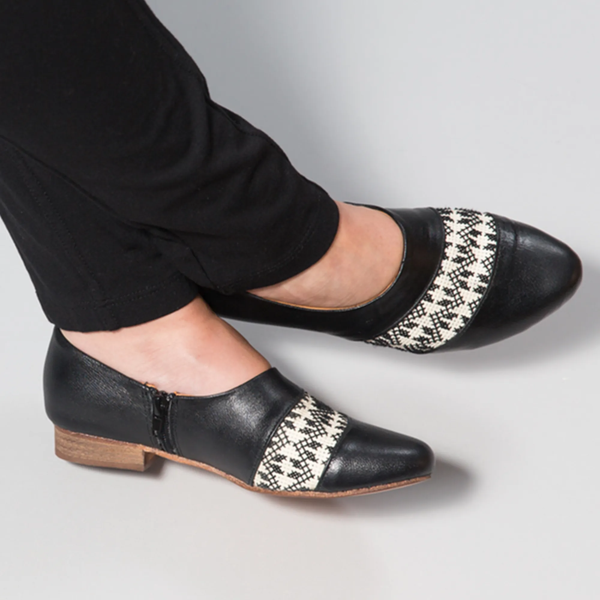 Zaina Oxford - Black (Size EU 36 - US 6)